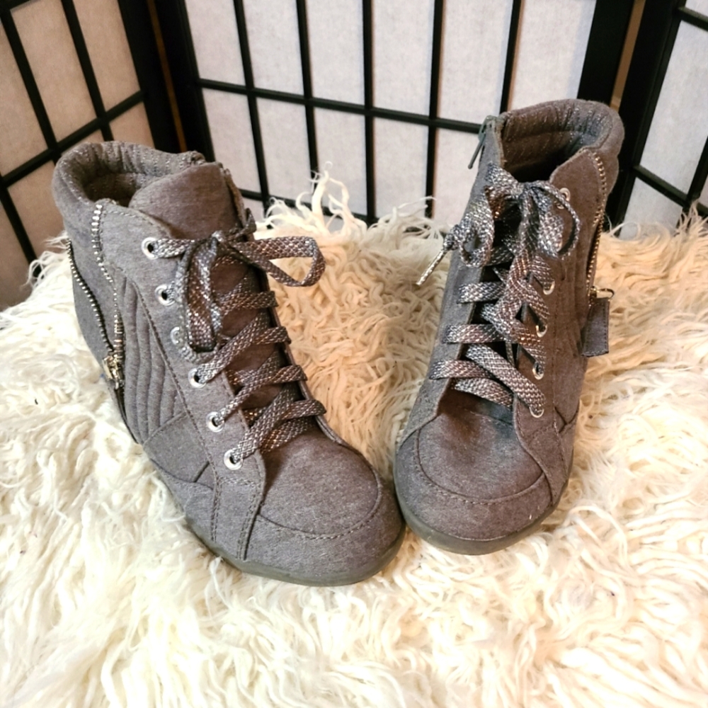 Grey girls boot